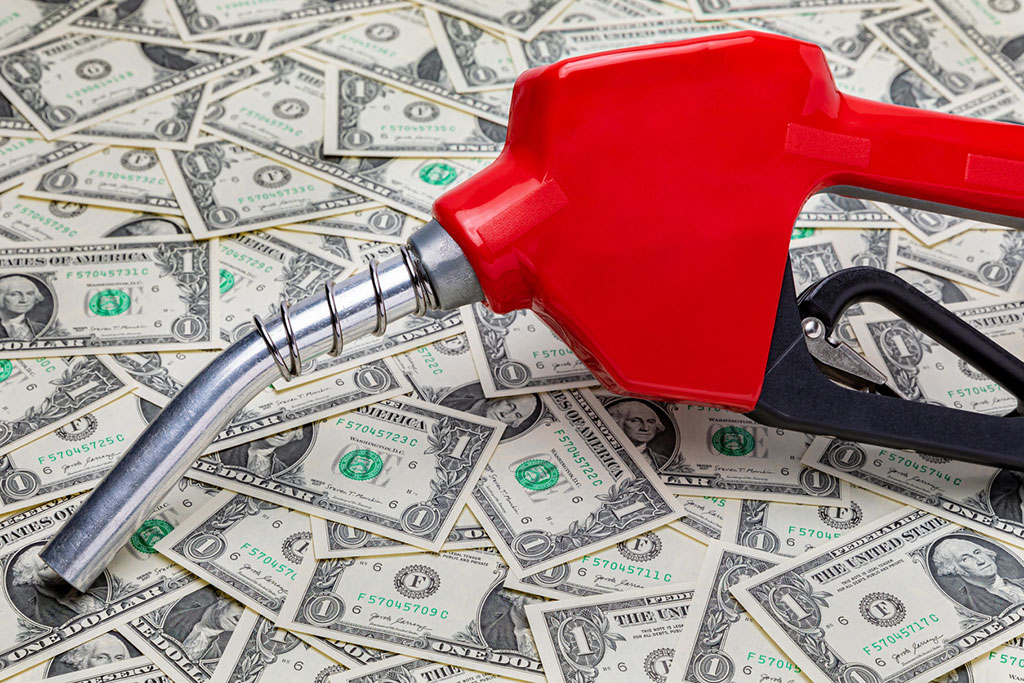 Saving on Gas: Which Rewards Credit Cards Offer the Best Deals at the Pump?  - National